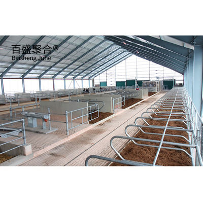 Γρήγορα ανεγέρθηκε Q235 Low Carbon Steel Cowshed με ανοχή ± 1% Επαγγελματικά σχεδιασμένο
