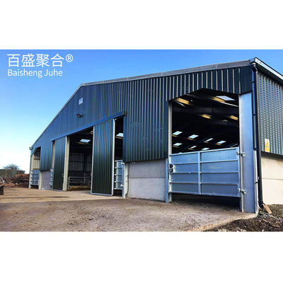 Steel Grade Cow Farm Structure Warehouse Building For Welding And Durable Processing Service Το κτίριο είναι κατασκευασμένο από χάλυβα και είναι γεμάτο με χάλυβα.